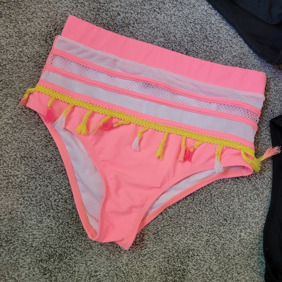 Bikini Bottoms - Picture 4 of 6